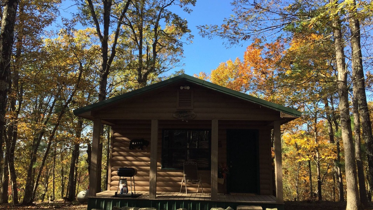 Smithville Cabin | Beautiful and cozy two bed, one bath cabin nestled in the Kiamichi Mountains
