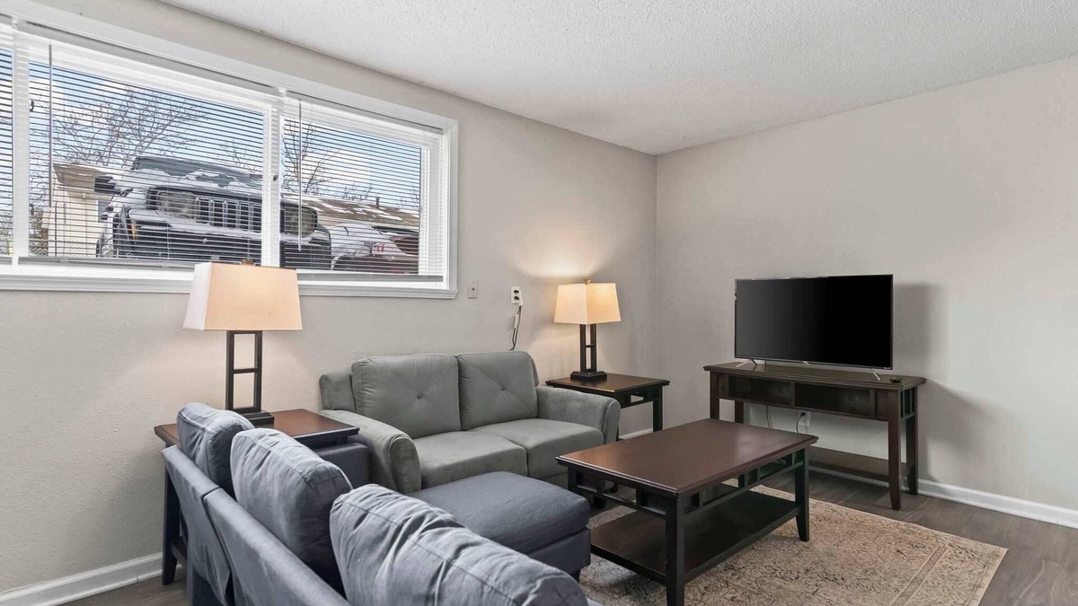Jerome Apartment | Beautiful and Cozy Apartment in Springfield- 2 Bedroom