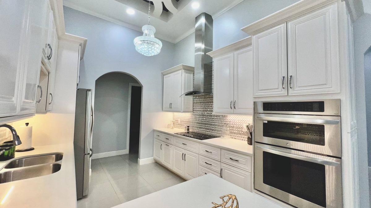 Pharr House | Beautiful and Expansive Home in the heart of Pharr