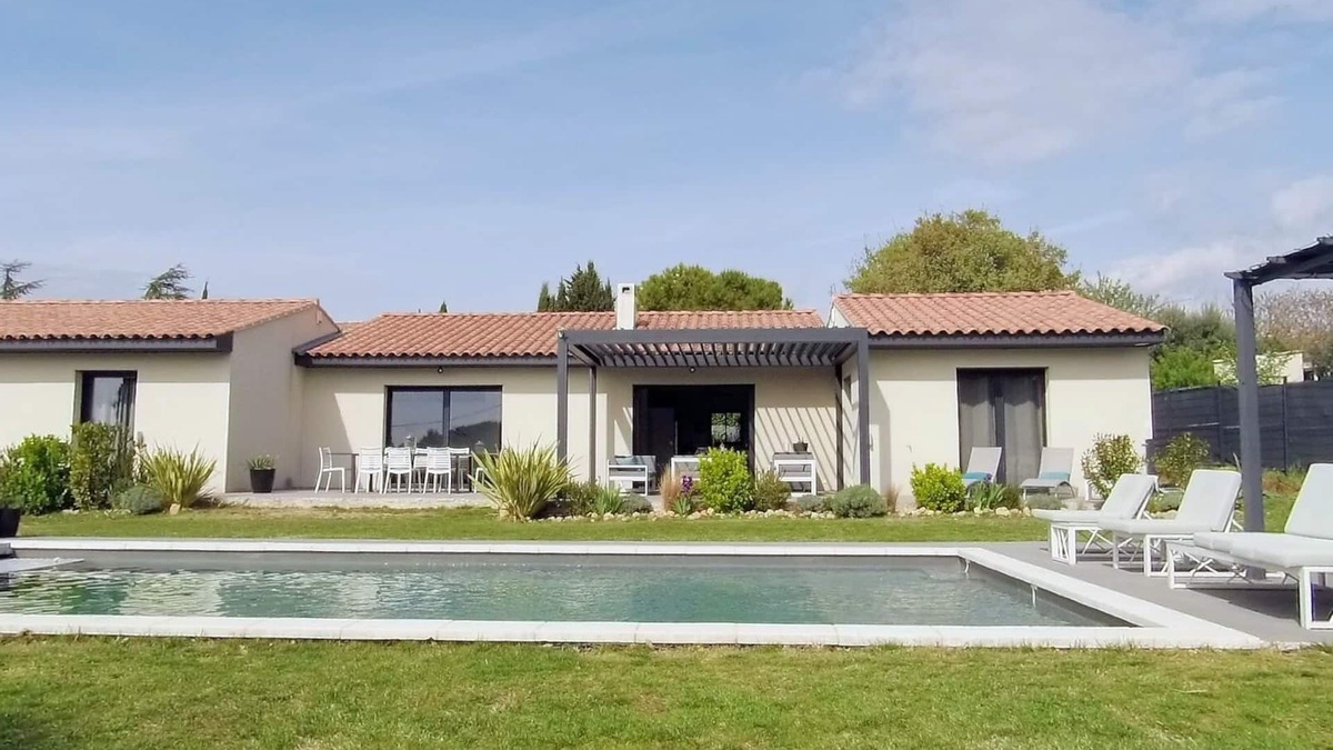 Grand Sud Villa | Beautiful and modern Villa with Pool and automated Pergola, Aix en Provence