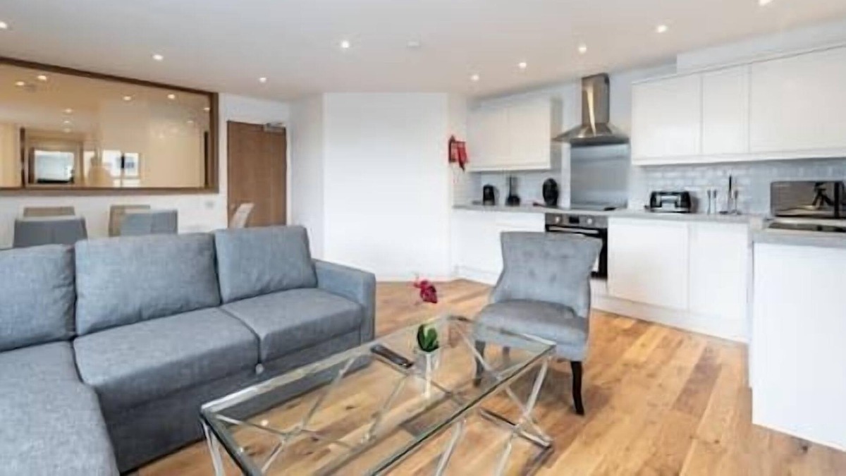 Uxbridge North Condo | Beautiful and Modern Apartment (BR2)
