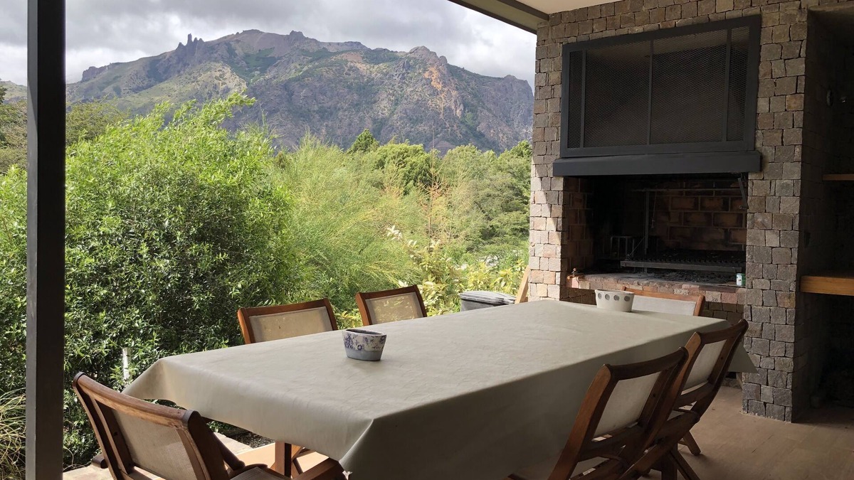 Villa Arelauquen House | beautiful and modern large house in exclusive golf and country club in Patagonia