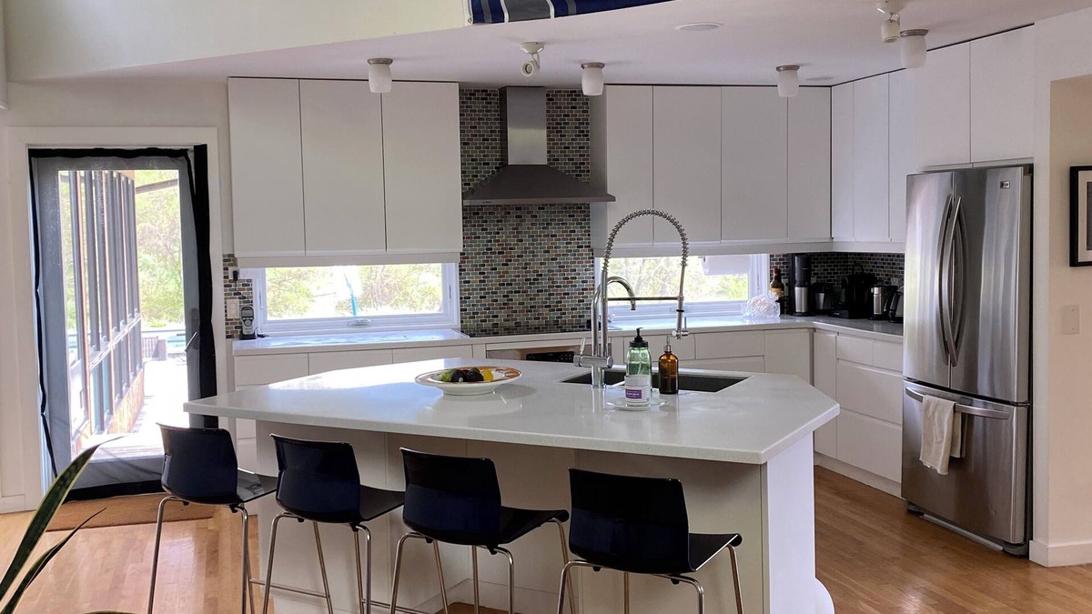 Poughquag House | Beautiful and private modernist 3 bedroom home with gunite pool on 6 acres.