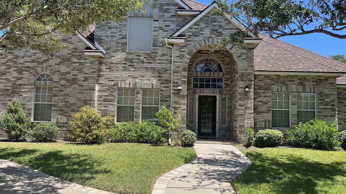 South Side House | Beautiful and Spacious Home-Just minutes from beaches