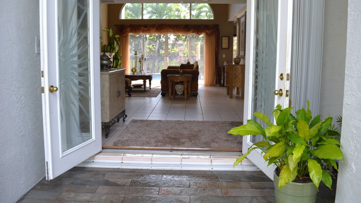 Cooper City House | Beautiful and spacious house located in a gated community with access to a park.