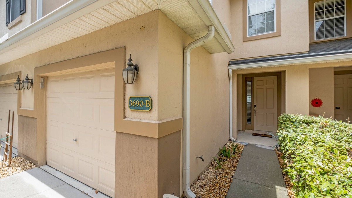 OakLeaf Plantation House | Beautiful and spacious townhome in Jacksonville
