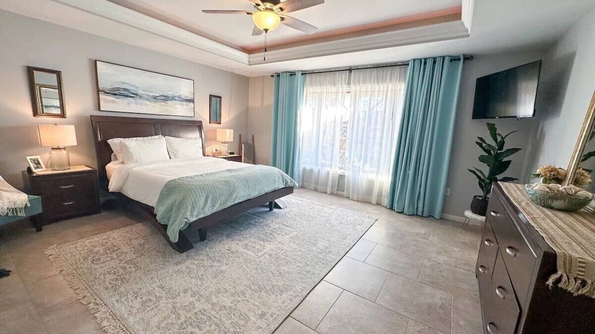 Waynesville House | Beautiful and Spacious 5-bedroom home in Waynesville-Close to Fort Leonard Wood