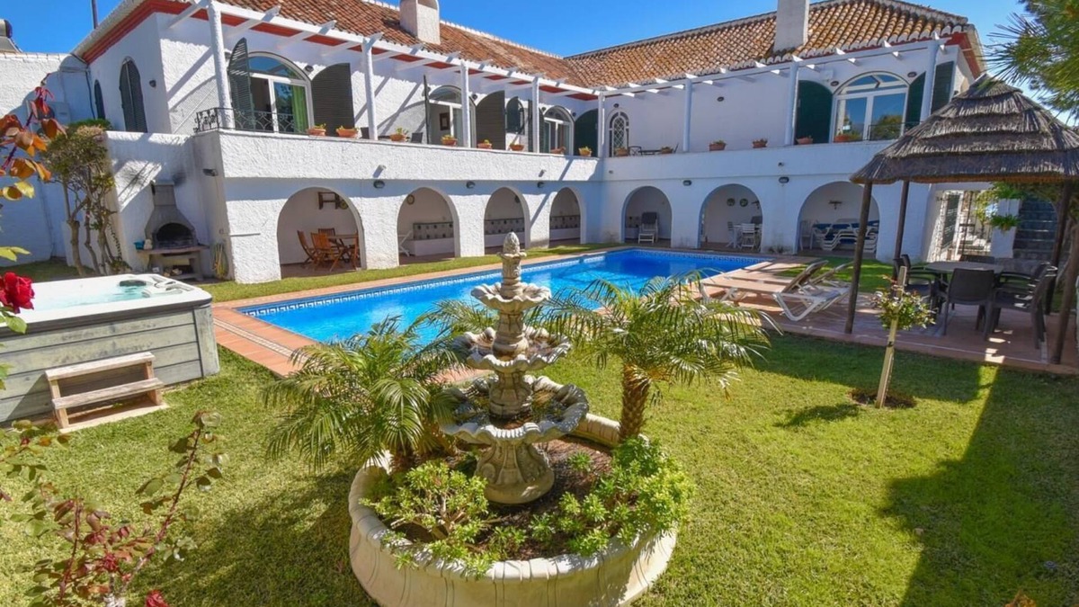 Velilla-Taramay Villa | Beautiful and spacious Villa with private pool