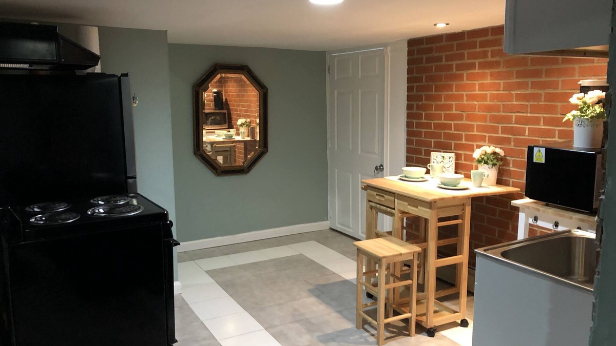 Bergenfield Apartment | Beautiful and spacious house in a quiet neighborhood