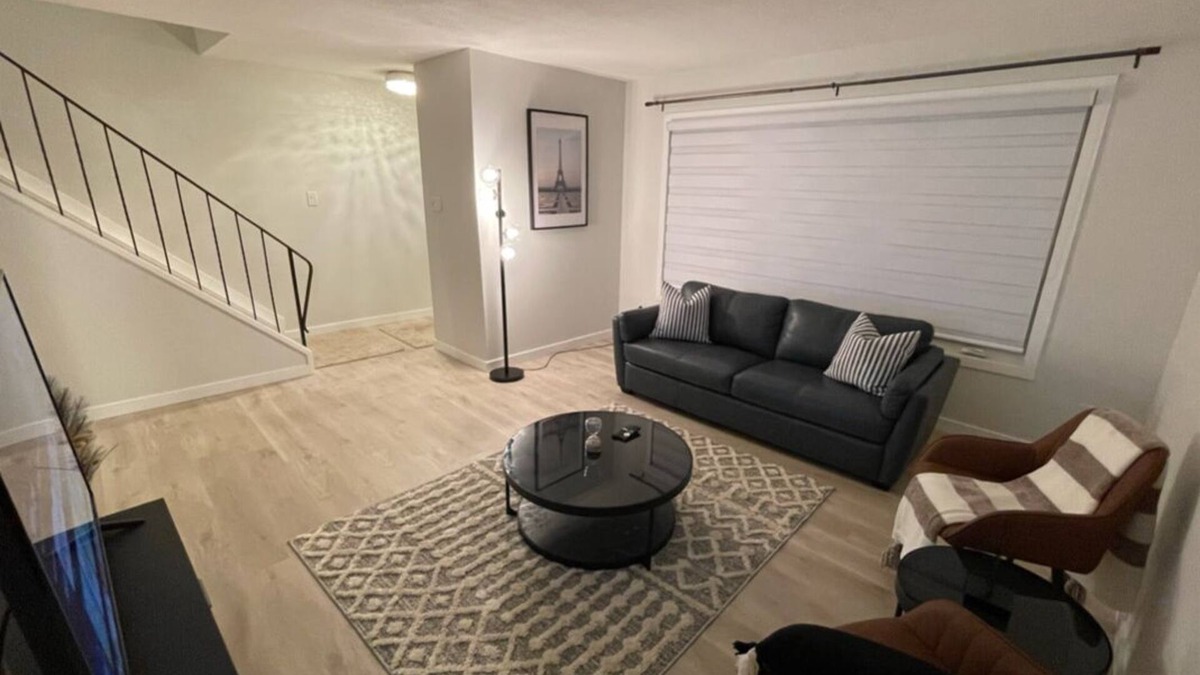 East Kildonan House | Beautiful and Spacious 3 BDR/3 Beds Home