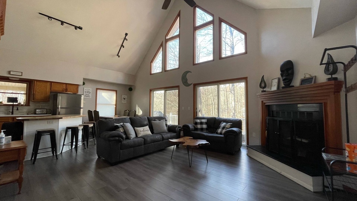 Bushkill Ski Chalet | Beautiful and Spacious Pocono Chalet near all 4 season activities!