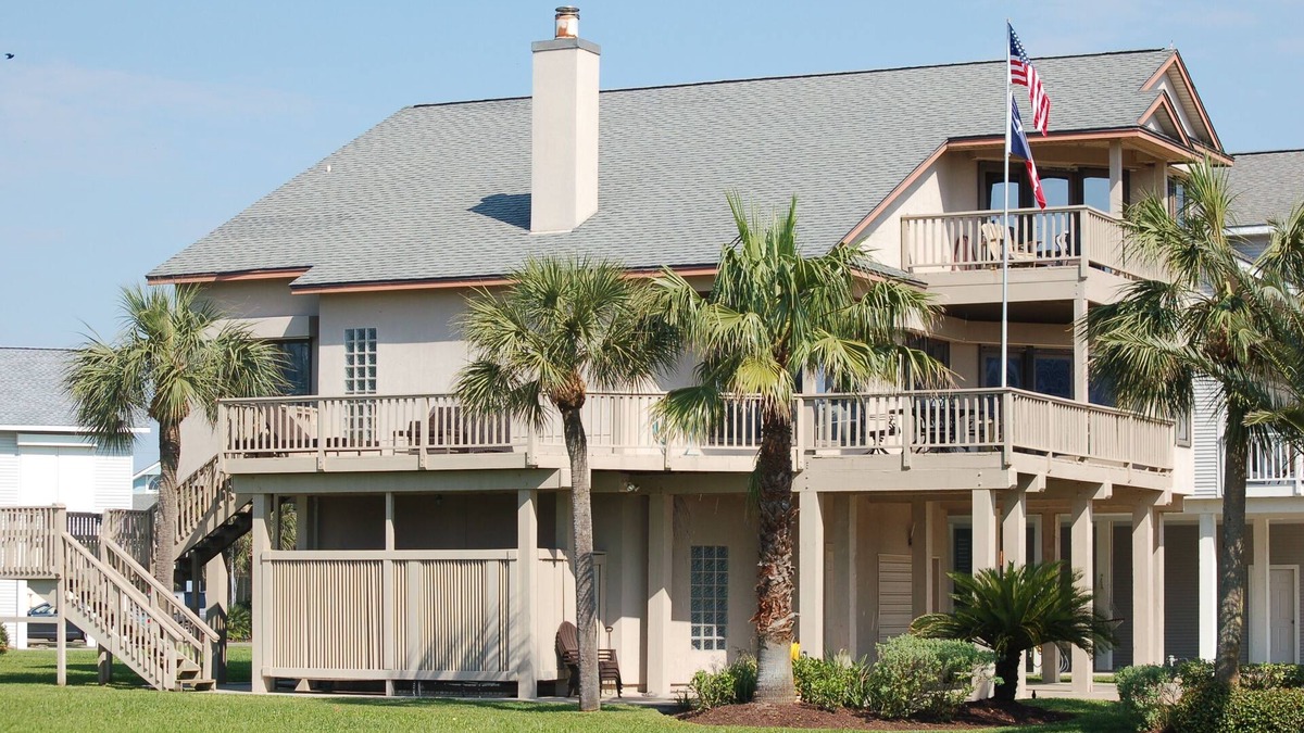 Pirates Beach West House | Beautiful and spacious beach house in exclusive neighborhood- steps from beach.