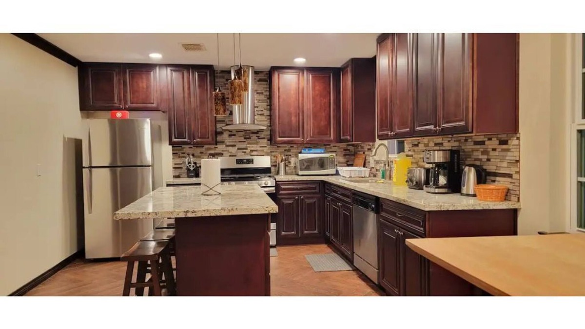 Spring Branch West House | Beautiful and Spacious 3-bedroom House