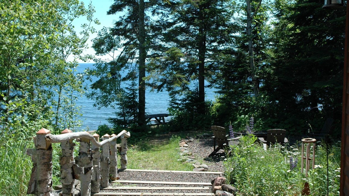 Grand Marais Cabin | Beautiful and unique cabin on the shores of Lake Superior