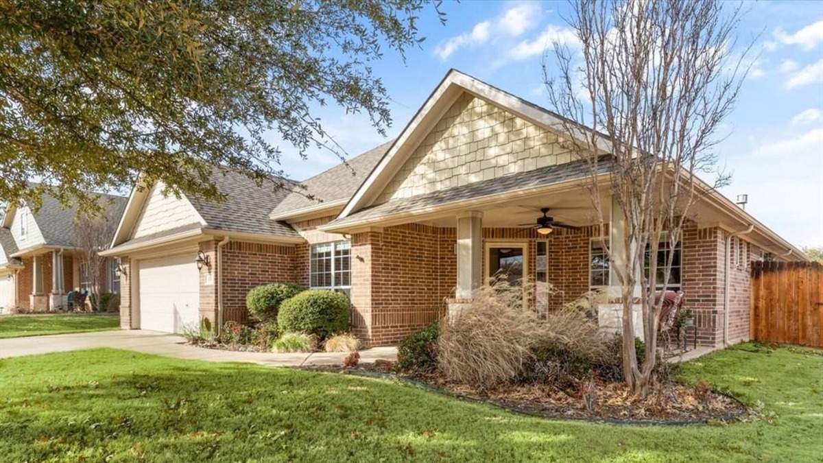 Burleson House | Beautiful and Unique 4 Bedroom Home in Shannon Creek