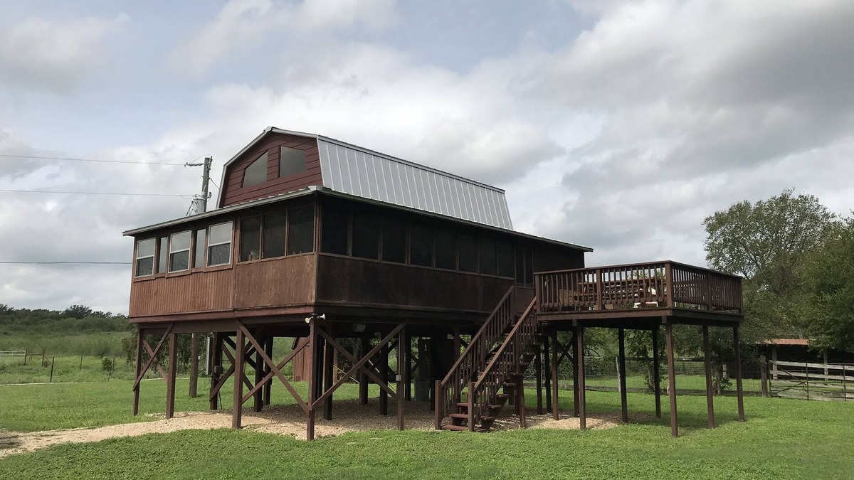 Staples Cabin | Beautiful and unique property on the San Marcos River. Great get away! nnn