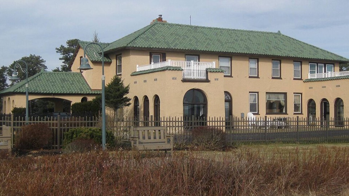 Old Orchard Beach Villa | Beautiful and Spacious Ocean Front Spanish Villa Mansion