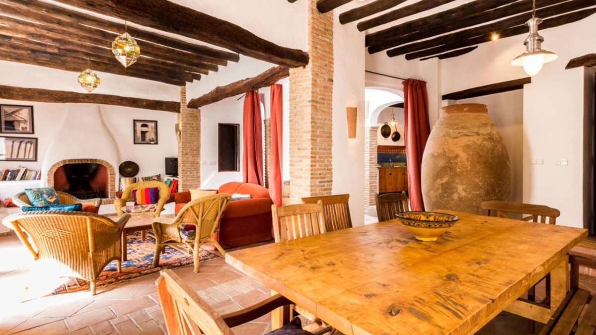 Pinos del Valle Villa | Beautiful Andalusian House with barbecue pool