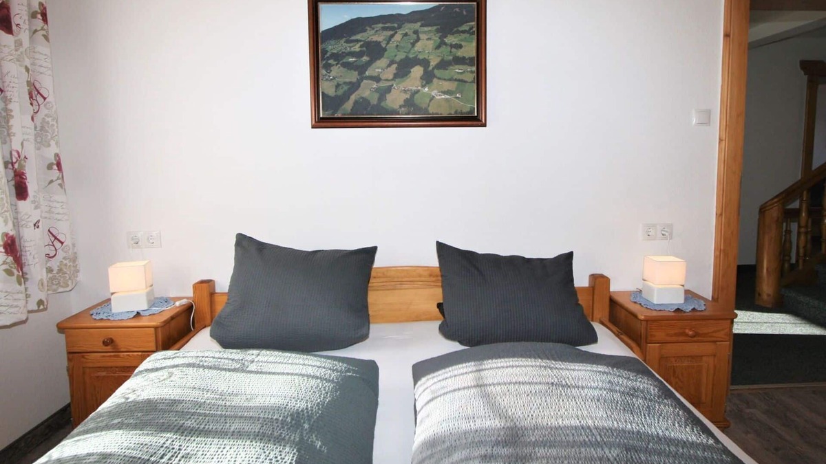 Holdernach Villa | Beautiful apartment in villa for 5 guests with WIFI, TV, balcony, pets allowed and parking