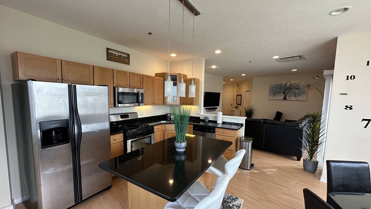 Cleveland Heights Apartment | Beautiful Apartment in Cleveland Hts. Near Downtown, Hospitals, and Attractions.