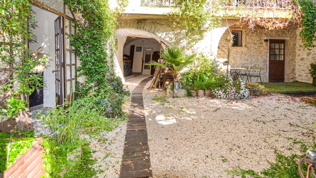 Fons-sur-Lussan Apartment | Beautiful apartment in Fons sur Lussan