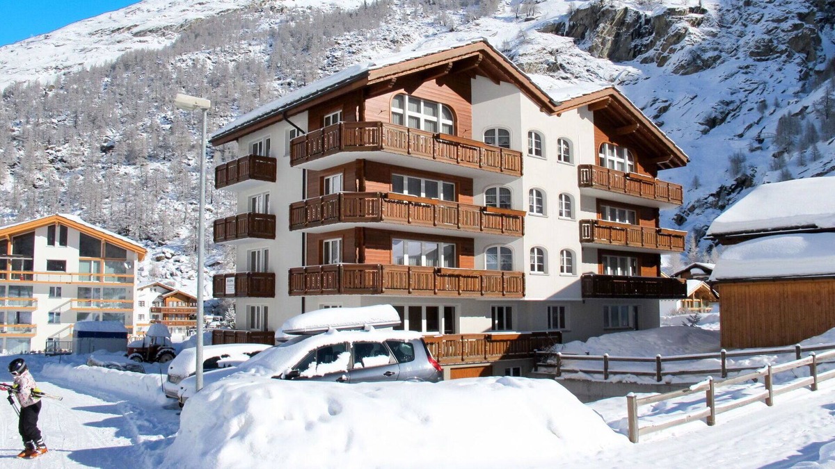 Saas Almagell Apartment | Beautiful apartment for 5 guests with WIFI, TV, balcony, pets allowed, panoramic view and parking