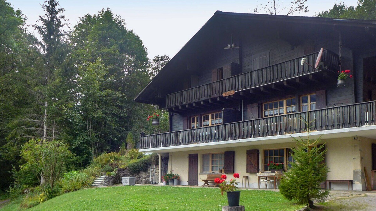 Vers L'Eglise Apartment | Beautiful apartment for 6 guests with WIFI, TV, balcony and parking
