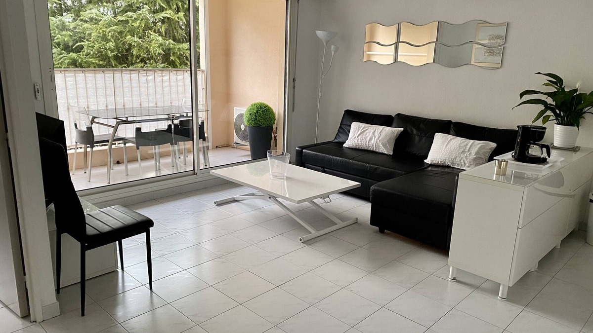 Sanary-sur-Mer Apartment | BEAUTIFUL APARTMENT IN CLOSED RESIDENCE NEAR DOWNTOWN