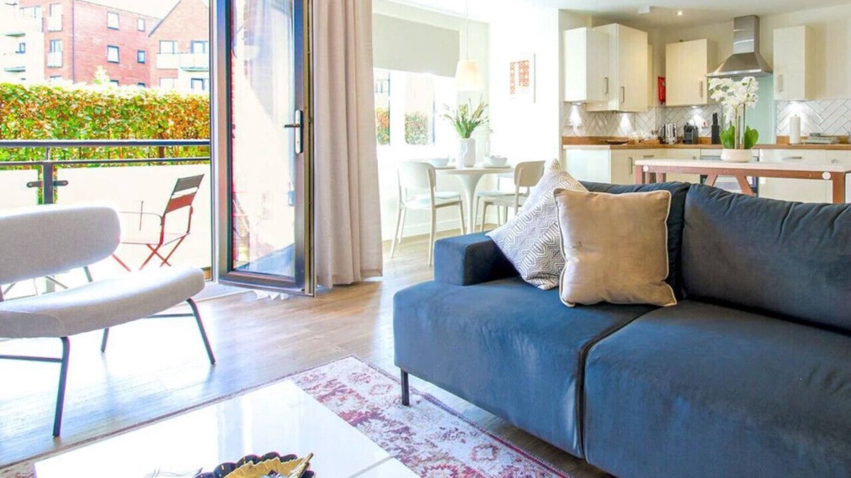 Milton Keynes Apartment | Beautiful Apartment in Fairfield by Yoko Property