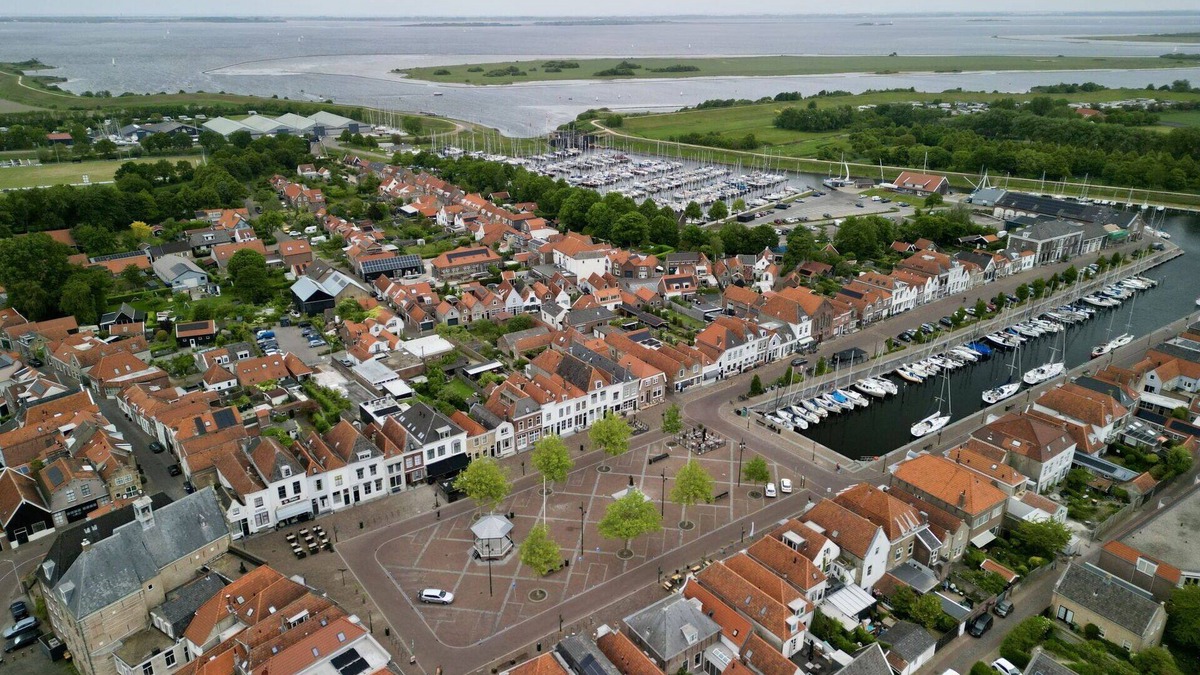 Brouwershaven Apartment | Beautiful apartment for 2 guests with WIFI, A/C, TV and parking