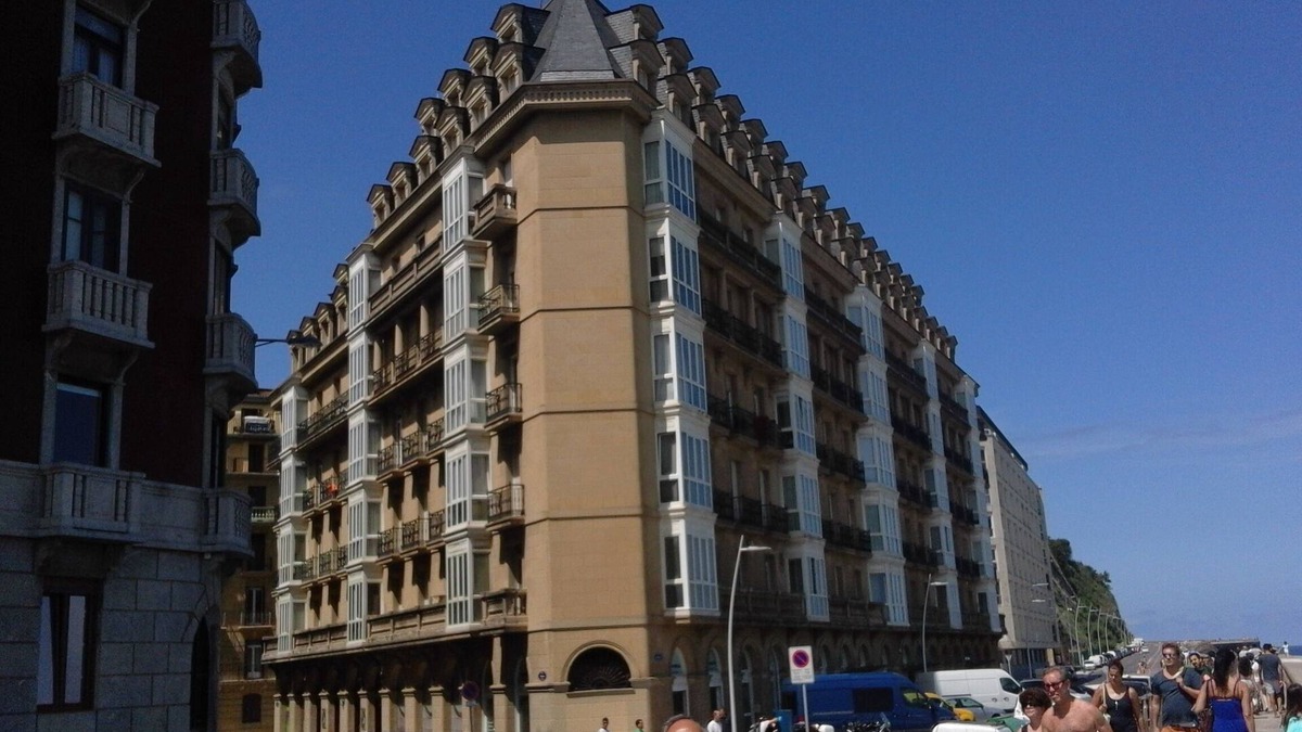 Old Town Apartment | Beautiful apartment in a high standing building in the heart of the city