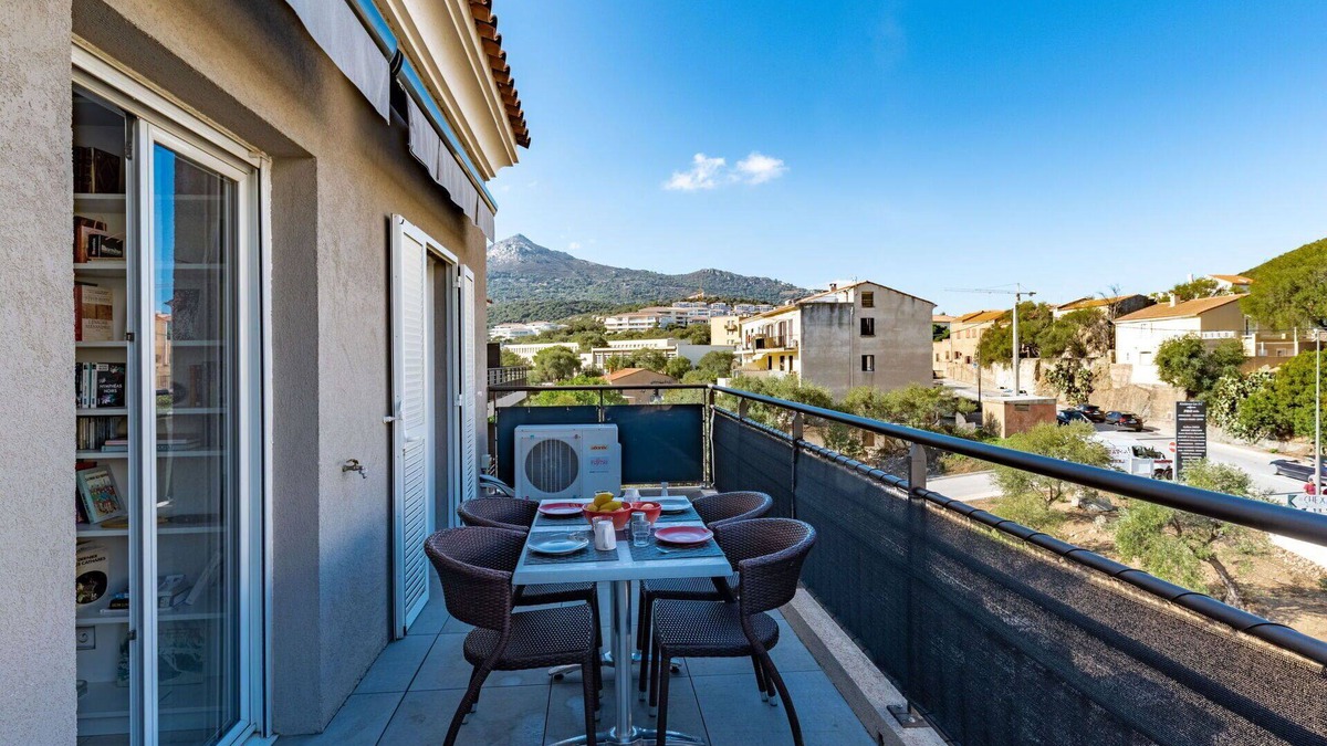 L'Ile-Rousse Apartment | Beautiful apartment for 5 guests with A/C, WIFI, TV, terrace, pets allowed and panoramic view