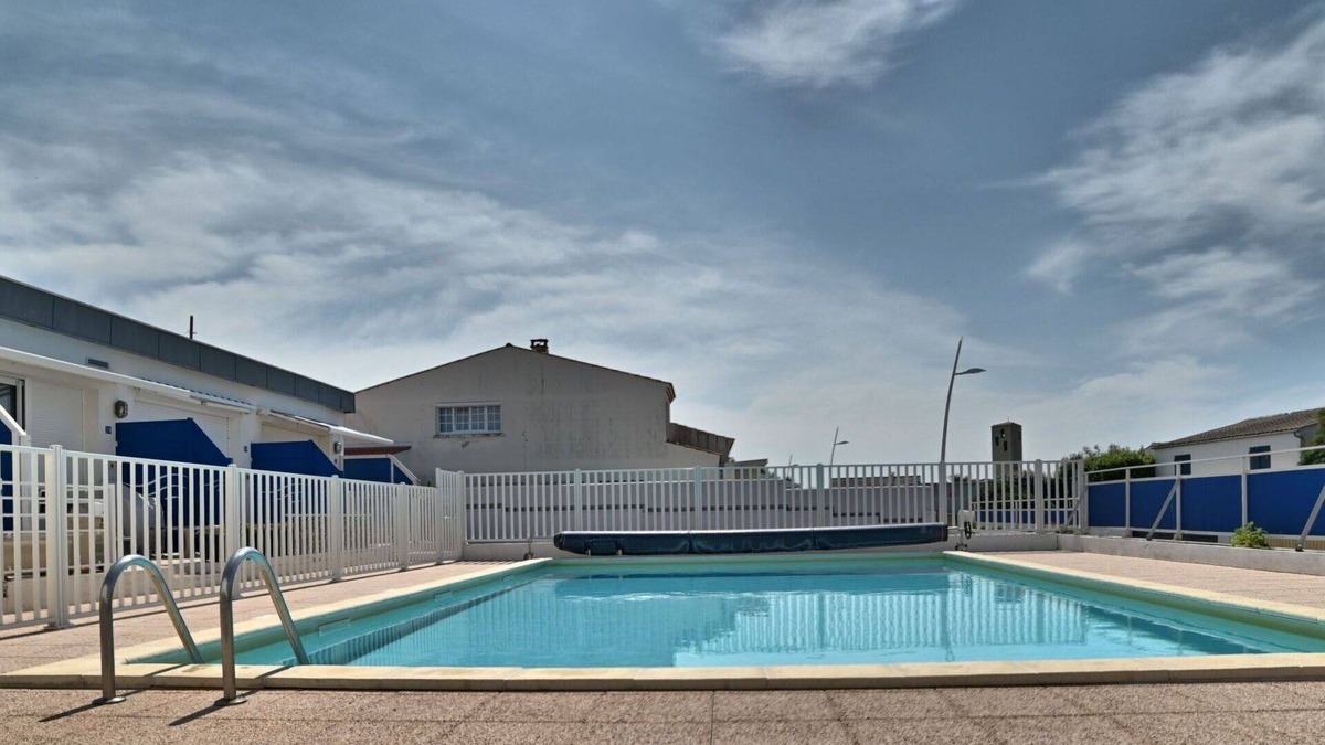 La Cotiniere Apartment | Beautiful apartment for 4 people with pool, WIFI, TV, terrace and pets allowed