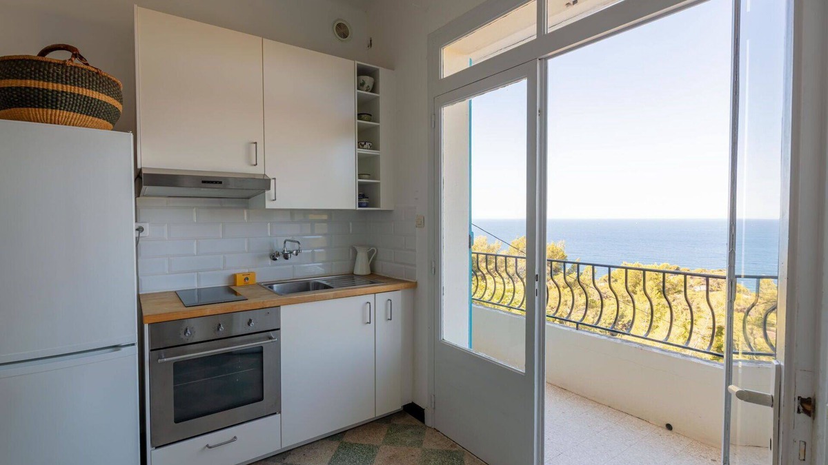 Carqueiranne Apartment | Beautiful apartment for 4 guests with WIFI, A/C, TV and terrace