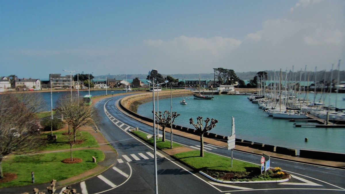 Perros-Guirec Apartment | Beautiful apartment with Terrace, at the port, sea view, classified 3 * WIFI