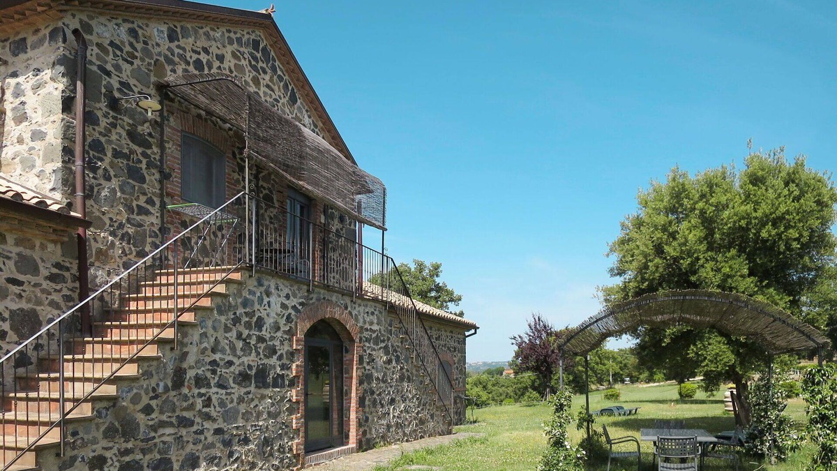 Bolsena House | Beautiful apartment in villa for 4 guests with pool, TV, patio, pets allowed and parking