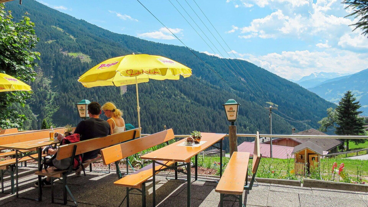 Stummerberg Apartment | Beautiful apartment for 14 guests with WIFI, TV, balcony and parking