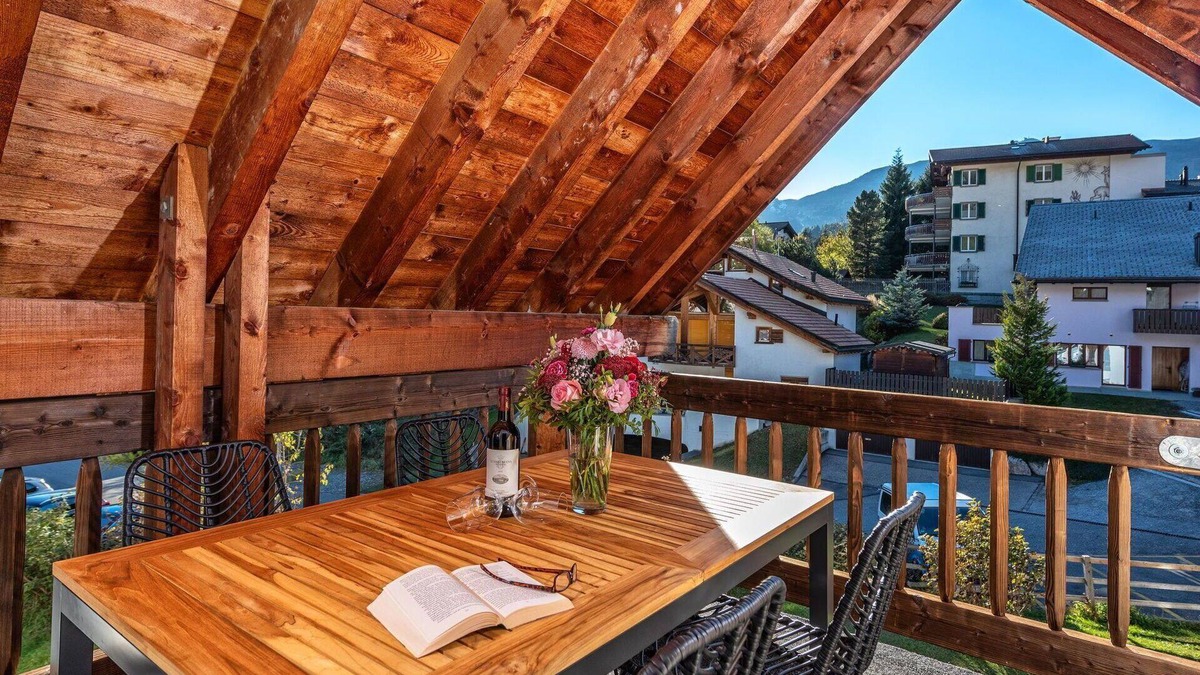 Lenzerheide Apartment | Beautiful apartment for 4 people with WIFI, pool, TV and pets allowed