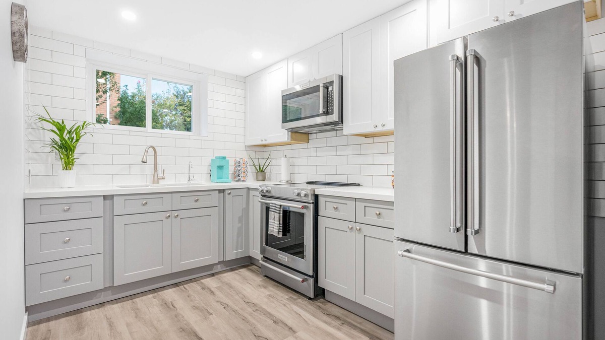 Alcona House | Beautiful Apartment 5 minutes from Innisfil beach