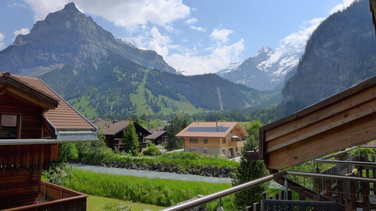 Kandersteg Apartment | Beautiful apartment for 3 guests with WIFI, balcony, panoramic view and parking
