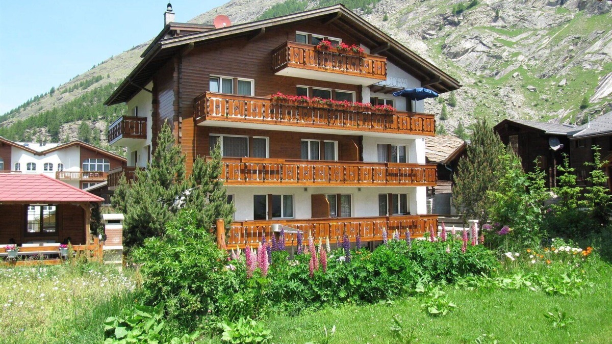 Saas Almagell Apartment | Beautiful apartment for 5 people with WIFI, TV and balcony