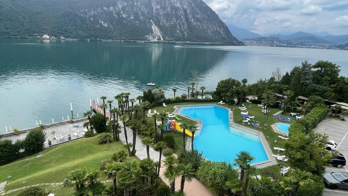 Bissone Apartment | Beautiful apartment directly on the lake in Bissone Lago di Lugano