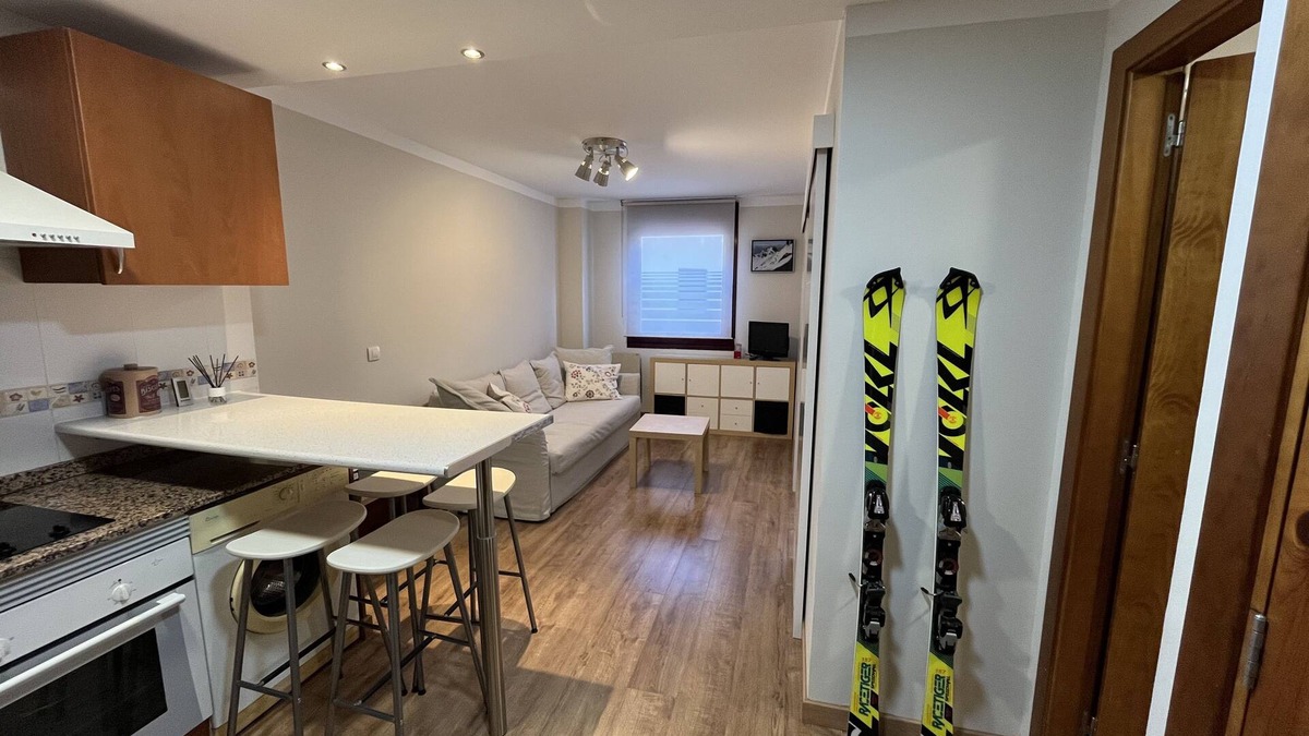 Puebla de Lillo Apartment | Beautiful apartment in San Isidro ski resort