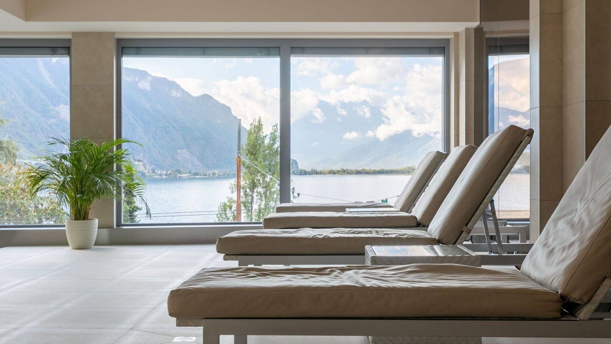 Montreux City Centre Apartment | Beautiful apartment for 4 people with WIFI, hot tub, pool, TV, balcony and panoramic view