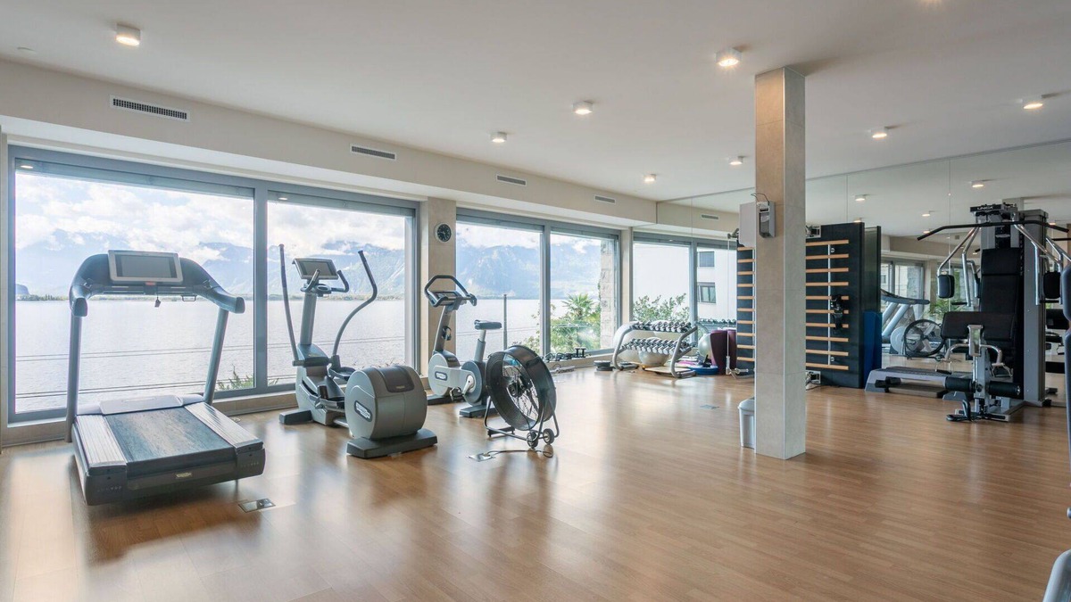 Montreux City Centre Apartment | Beautiful apartment for 6 people with WIFI, pool, TV, balcony and panoramic view