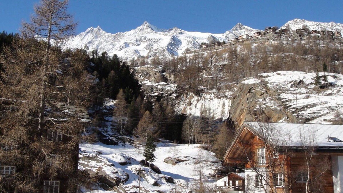 Saas-Fee Apartment | Beautiful apartment for 6 guests with WIFI, TV, balcony, pets allowed, panoramic view and parking