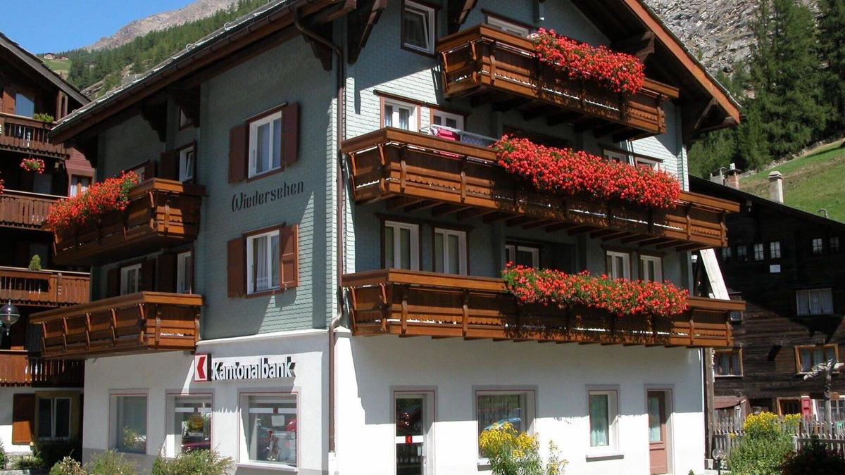 Saas Grund Apartment | Beautiful apartment for 6 guests with WIFI, TV and balcony