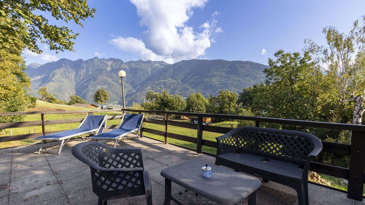 Morbegno Apartment | Beautiful apartment for 4 guests with WIFI, terrace and pets allowed