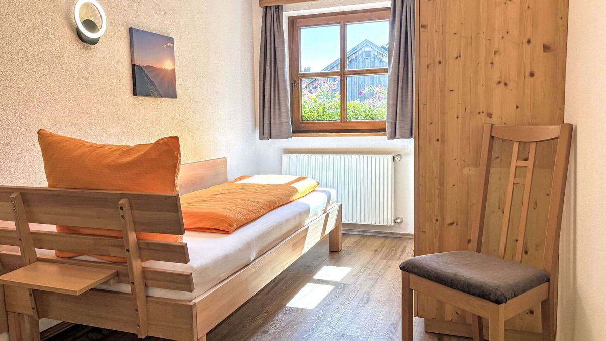 Schnann Apartment | Beautiful apartment for 5 people with WIFI and TV