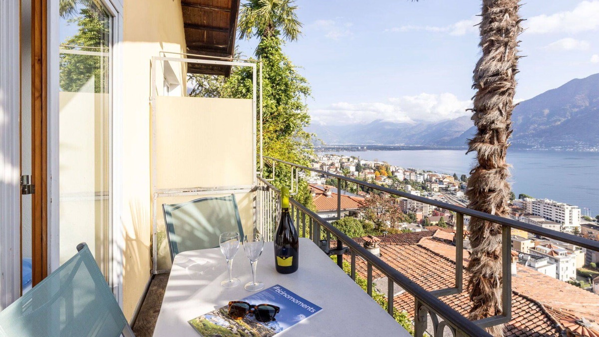 Orselina Apartment | Beautiful apartment for 2 people with WIFI, balcony and parking